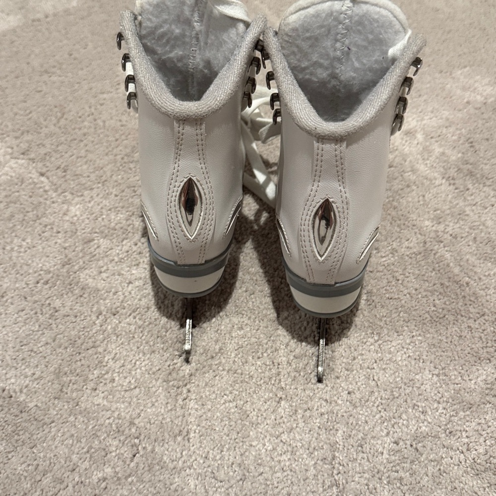 Gently used toddler Sz 12 White Ice Skates with Silver Accents by ultima no box - Picture 7 of 7